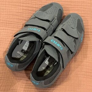 Giro Charcoal Cycling Shoes with Teal Highlights